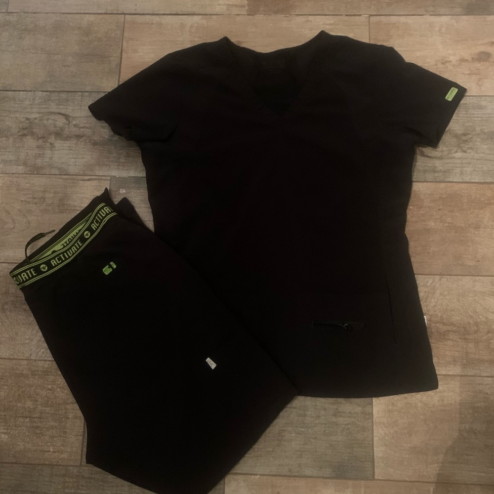 Med Couture  Black Activate Scrubs Size Large